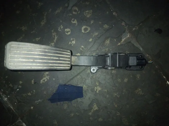 Pedal acelerador Chery celer