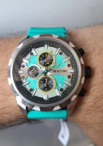 Relógio com Cronógrafo. Ponteiros Funcionais Medindo 50mm de Caixa