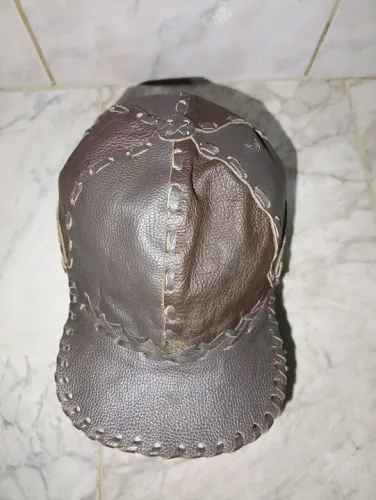 Boné de Couro Legítimo