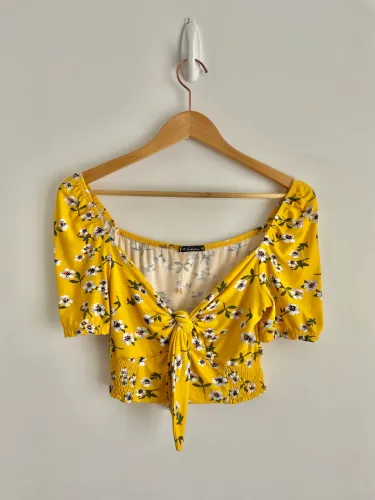 Cropped tam P amarelo estampa floral Pop Me