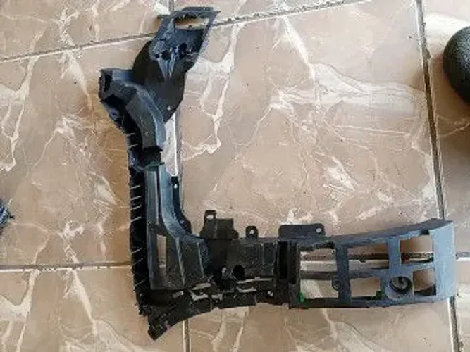 Suporte Parachoque Traseiro Lado direito Volvo Xc90 (31663175)