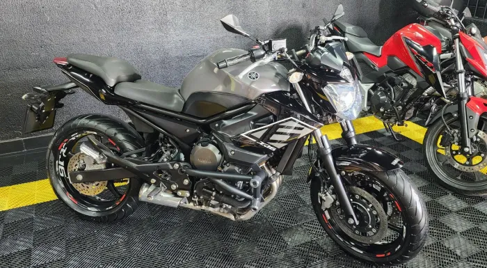 XJ6 N ANO 2017, ABS, 27.200 km, toda original.