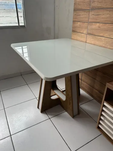 Mesa de jantar 4 cadeiras