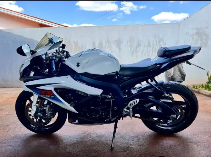 Srad 750 , ano 2013 , inteira revisada, aceito troca por moto