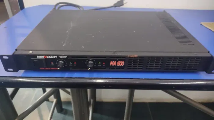 Amplificador De Potencia Soundtech Na600 Dissipativo