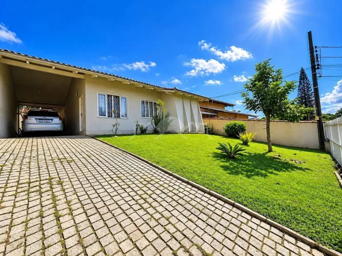 Casa com 4 quartos à Venda, Floresta - Joinville