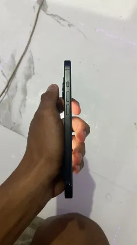 Vendo iPhone 15 normal 128gb saúde 90%
