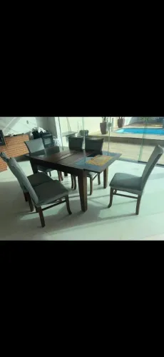 Vendo mesa de madeira extensível 6 lugares