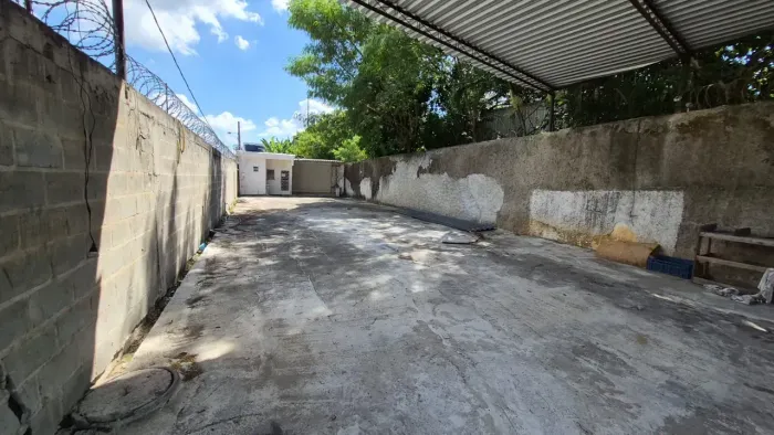 Imóvel para aluguel possui 270 metros quadrados em Santíssimo - Rio de Janeiro - RJ