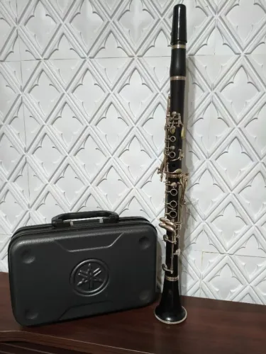 Clarinete Yamaha Ycl 454n Sib Madeira Ébano Original Com Estojo