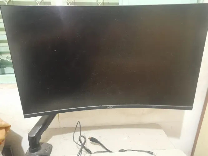 Monitor Acer 31,5 curvo ( com braço articulado )