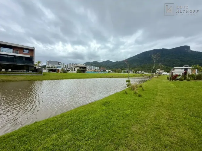 Terreno fundos lago à venda - Pedra Branca, Palhoça/SC
