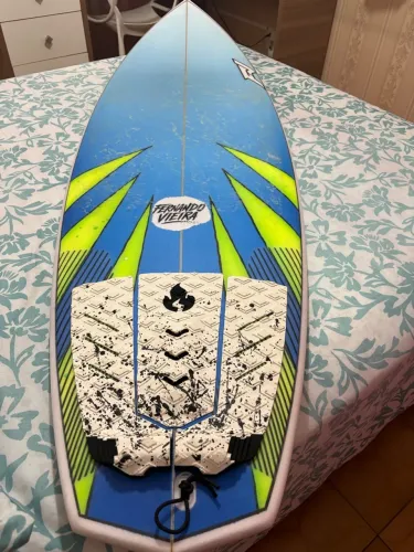 Prancha de surf usada três vezes