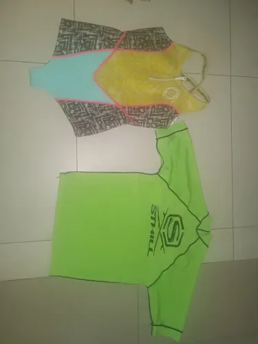 Roupa de Surf Feminino (John) Tamanho M Billabong e Sthill