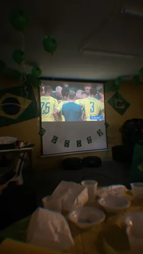 TELA DE PROJEÇÃO RETRATIL 