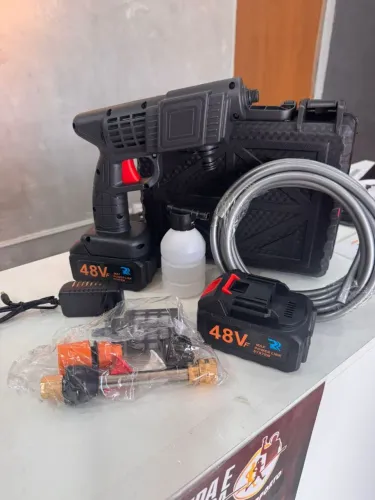 Lavadora portátil com duas baterias e acessórios 