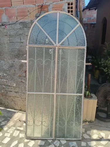 Vendo janela colonial R$180