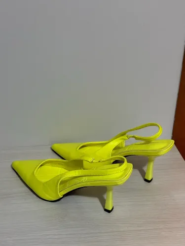Salto nunca usado verde neon