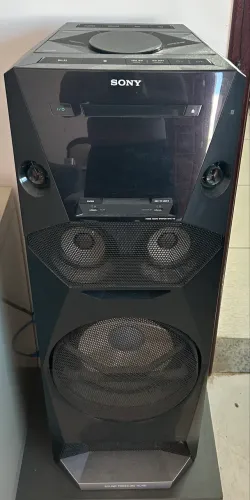 Mini System Sony MHC-V5 com CD Player, Duplo USB, Dj Effect, Bass Bazuca, NFC, Bluetooh