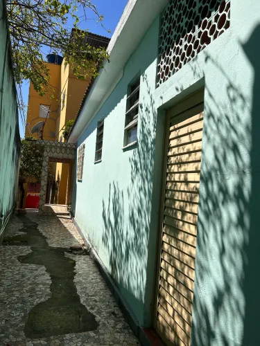 Casa a 5 minutos do centro de Mesquita a pé
