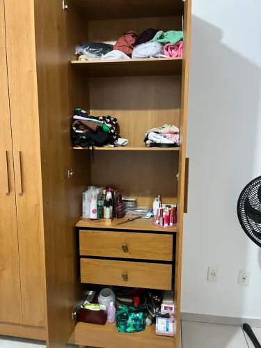 Vendo guarda roupa com apenas 4 meses de uso 