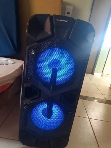 Vende-se caixa de música mundial excelente estado 