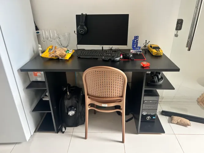 Vende-se mesa para escritório
