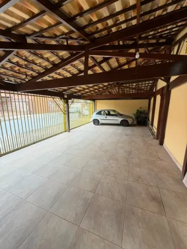 Excelente Casa Plana em Condomínio no Bairro Rio Branco