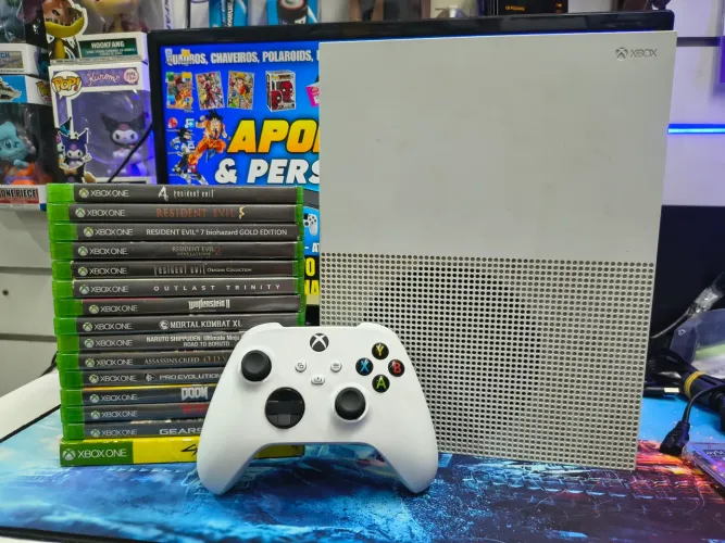 Xbox One S 500gb com 15 Jogos Físicos 