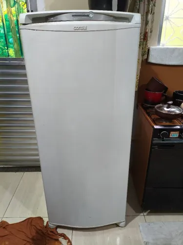 Geladeira Consul 300L CRB36ABANA liga mas não gela