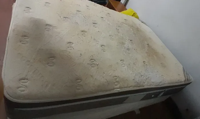 Venda de cama box usada