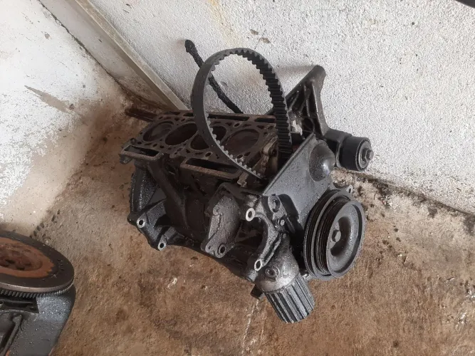 Motor clio 1.0 16v ano 2001