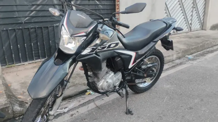 Moto Broz 160 quitada e selada