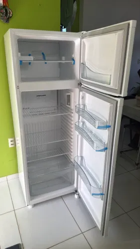Geladeira consul 332litros , 1 mês de uso, no plástico ainda
