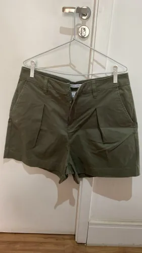 Shorts Original Calvin Klein. Musgo. Feminino. Tam 42