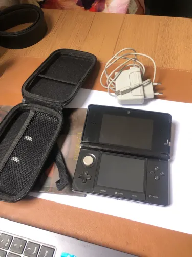 Nintendo 3DS Cosmo Black + Jogo Lego Marvel Super Heroes + Fonte + Bag