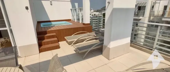 Duplex para aluguel possui 180 metros quadrados com 4 quartos