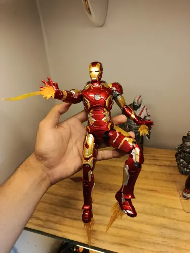 Action Figure Marvel - Homem De Ferro Articulado MK43 1/7-26cm Com Led Nos Olhos e Peit