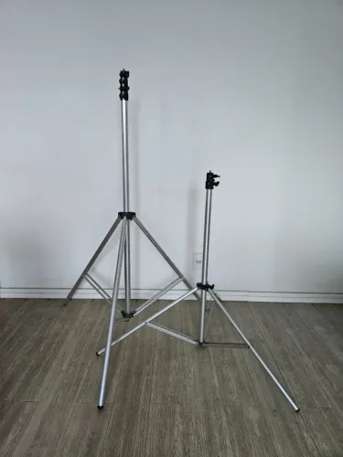Par de tripes para iluminação de foto e vídeo em alumínio super robusto.
