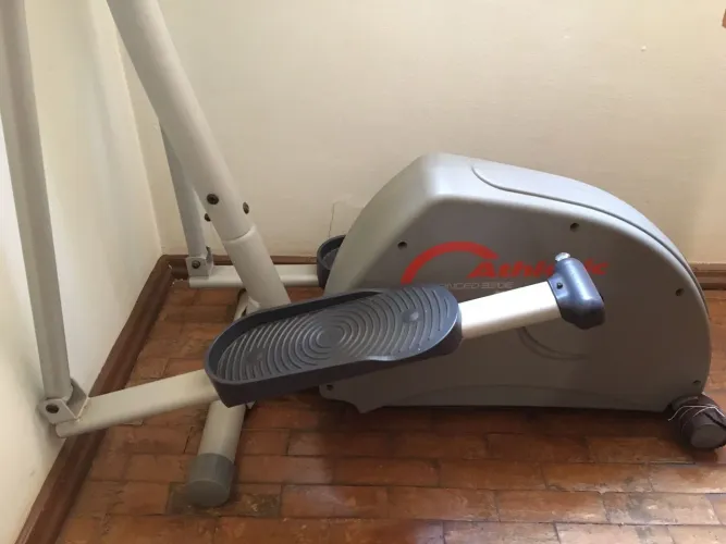 Simulador de Caminhada/Elíptico Athletic - Barato para sair hoje! Conservado