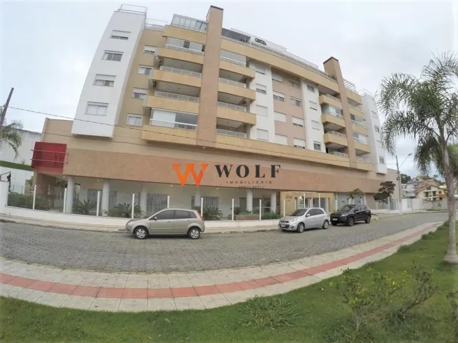Apartamento 3 quartos,1 suíte, 2 garagens, no bairro Abraão em Florianópolis