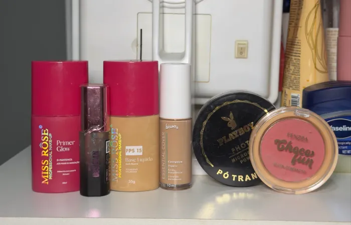 kit de maquiagem - primer, base, corretivo, blush, pó solto e gloss