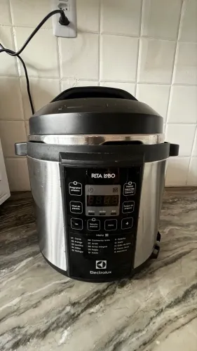 Panela de Pressão Elétrica Electrolux PCC20 6L Rita Lobo