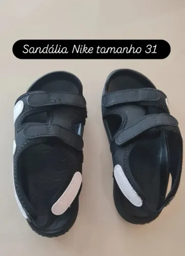 Sandália Nike tamanho 31