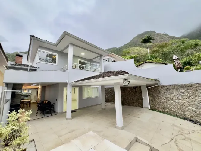 Casa com 4 quartos em Itacoatiara - Região Oceânica de Niterói - RJ