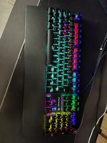 Teclado Mecânico Fortrek K7 RGB ABNT2 + Apoio Magnético. Usado poucas vezes (semi-novo)
