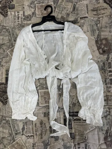 Blusa Cropped broderie com amarração | Youcom