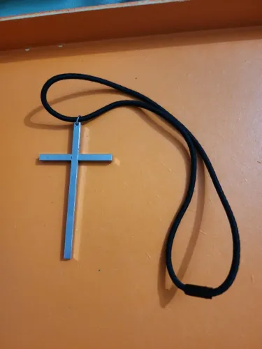 Cordão com pingente cruz 8 cm (novo)