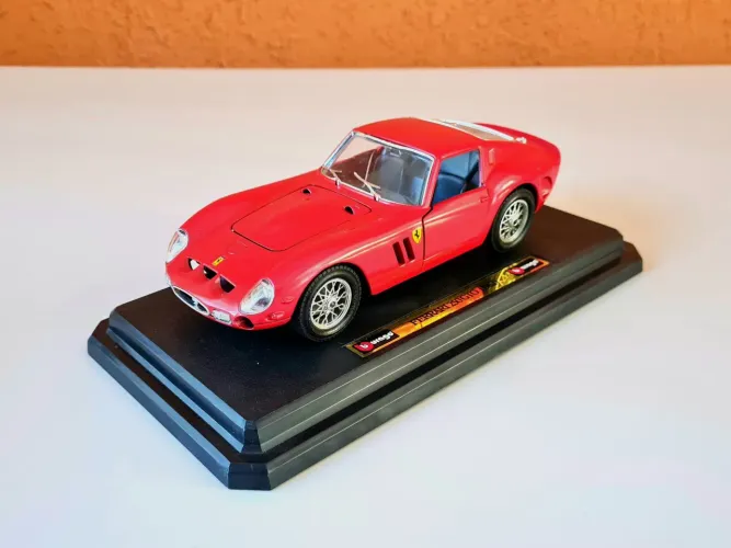 Miniatura BBURAGO Italy Ferrari 250 GTO 1/24 com caixa