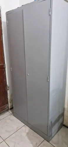 Armário de aço 2 portas 1,95m - 4 prateleiras